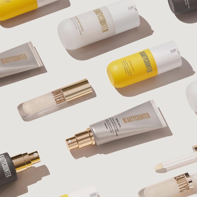 Poshmark banner for @stowaway